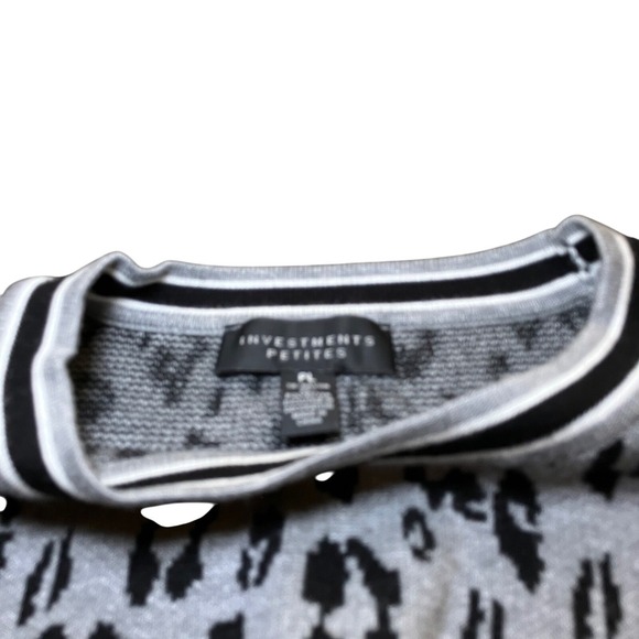 Investments Petites Animal Print Button Accent Gray Pullover Sweater Top - Picture 6 of 6